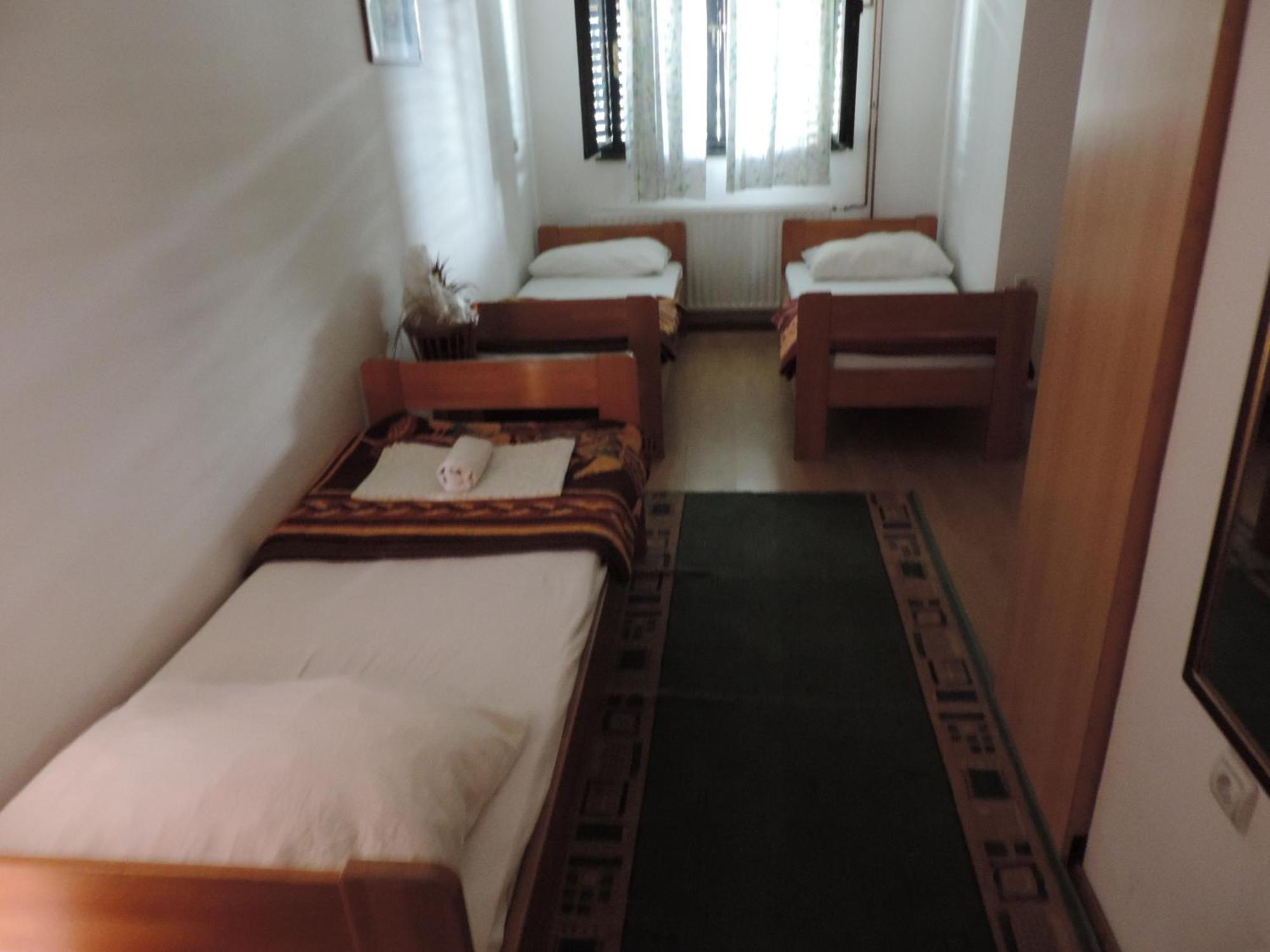 Bed And Breakfast Victoria Огулин Экстерьер фото