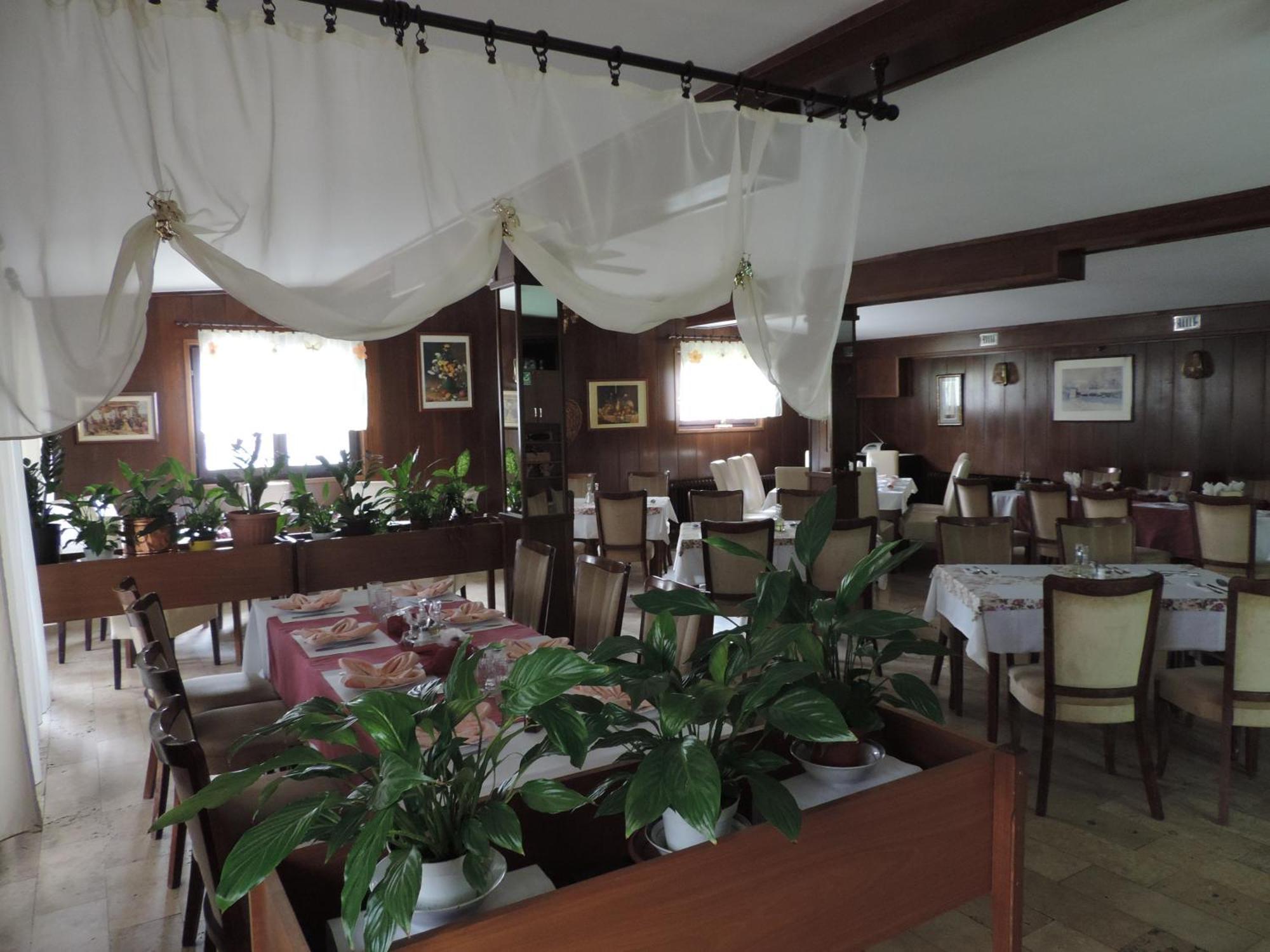 Bed And Breakfast Victoria Огулин Экстерьер фото