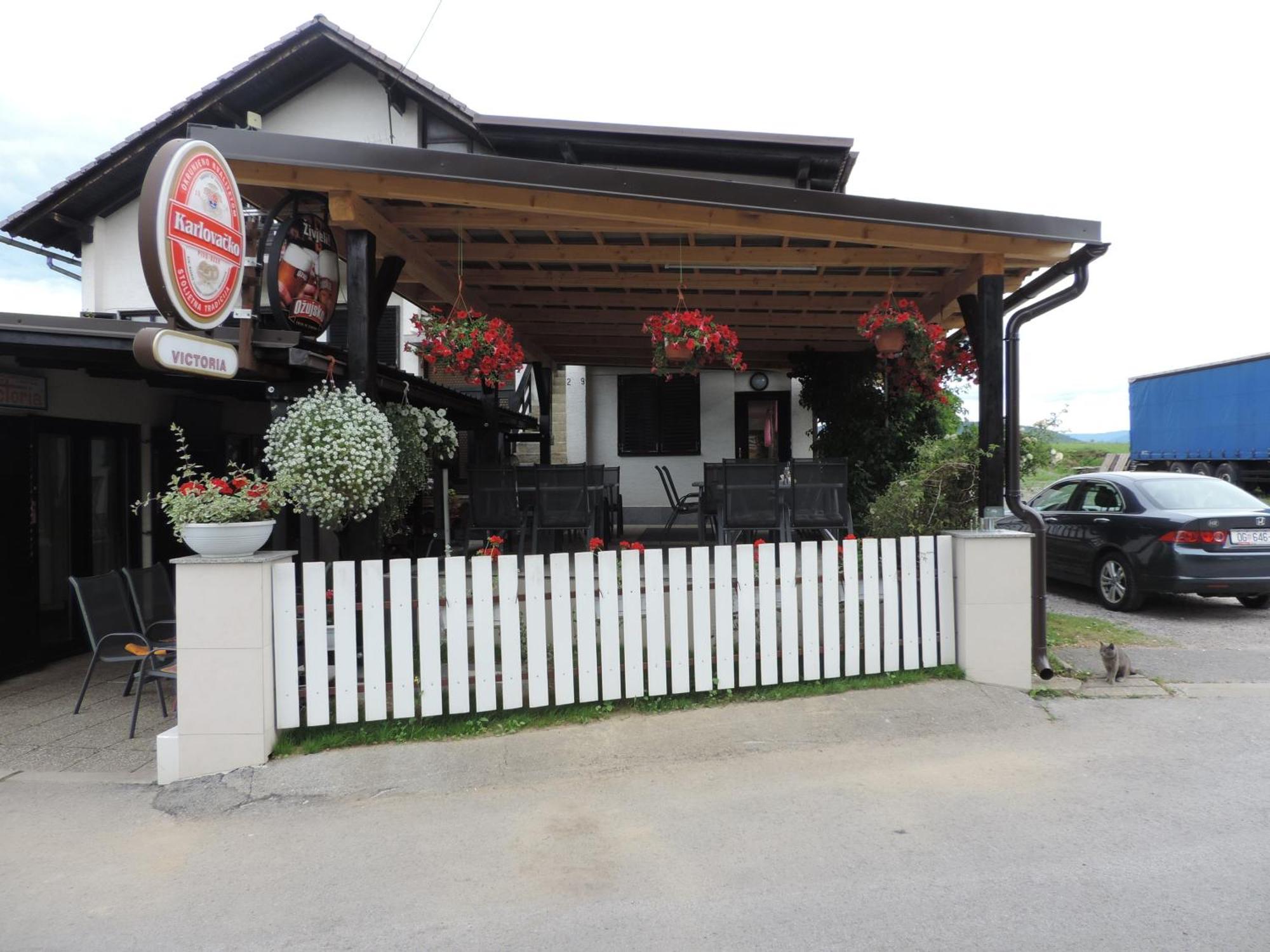 Bed And Breakfast Victoria Огулин Экстерьер фото