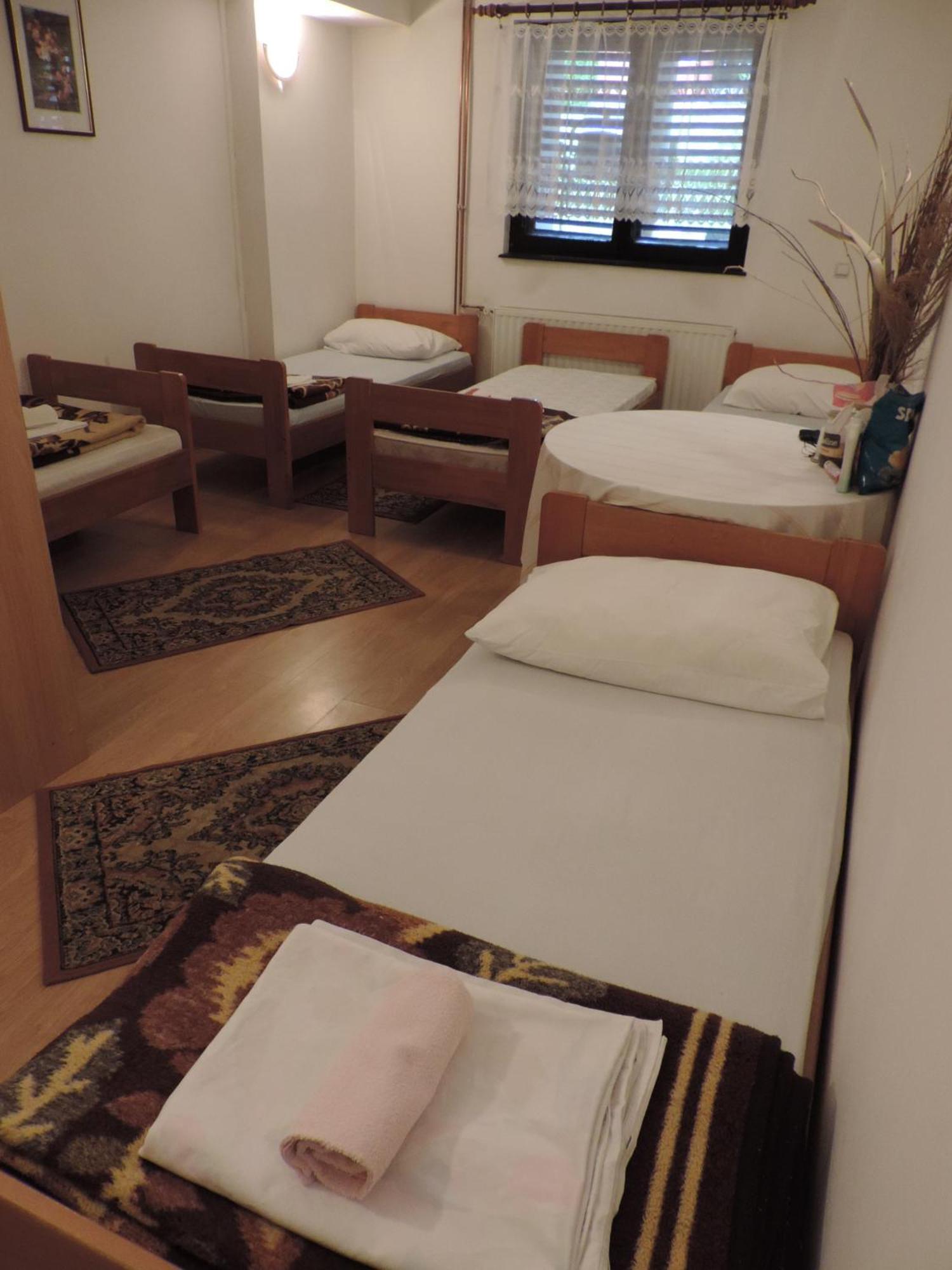 Bed And Breakfast Victoria Огулин Экстерьер фото