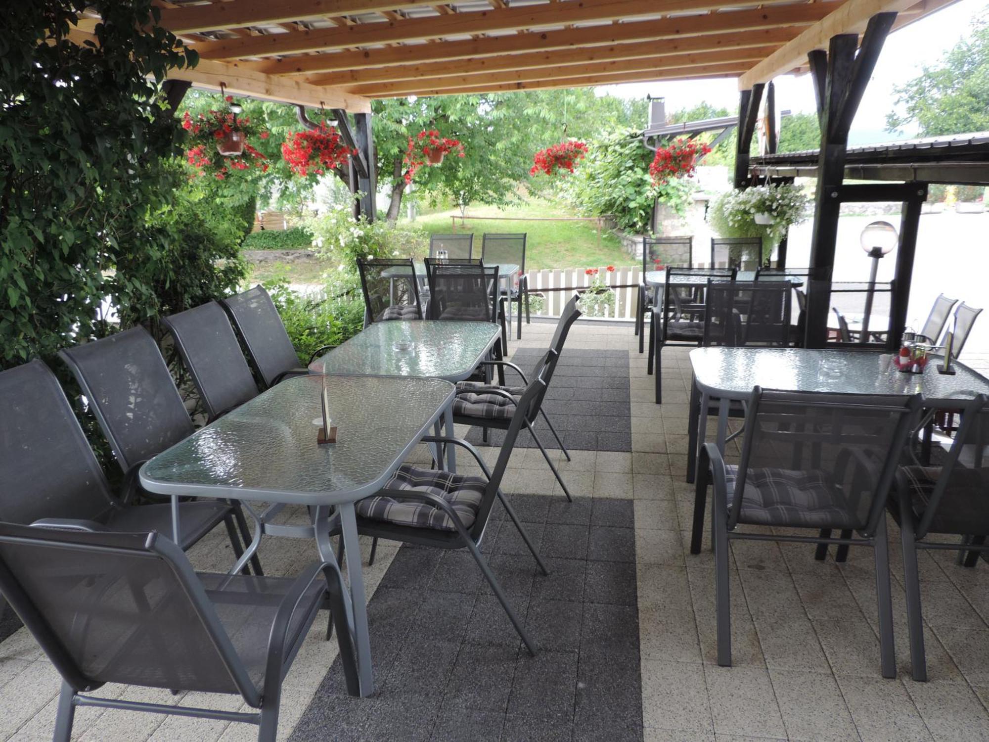 Bed And Breakfast Victoria Огулин Экстерьер фото
